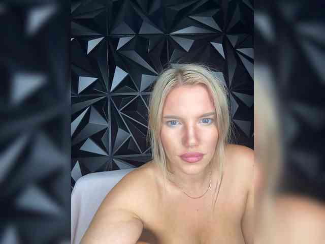 LYALYAtop webcam