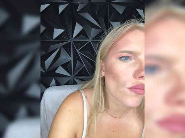 LYALYAtop webcam