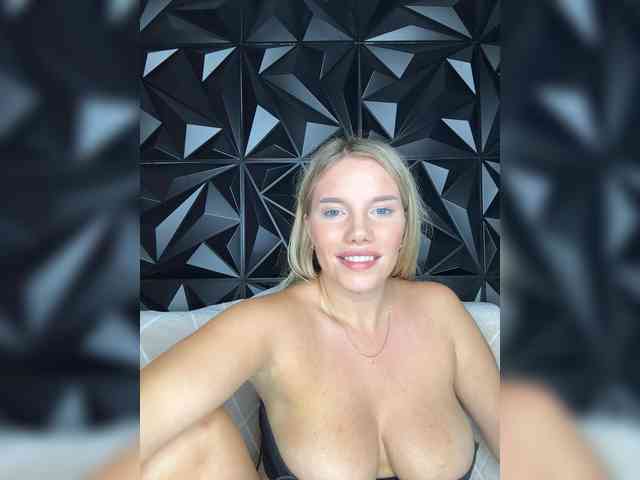 LYALYAtop webcam