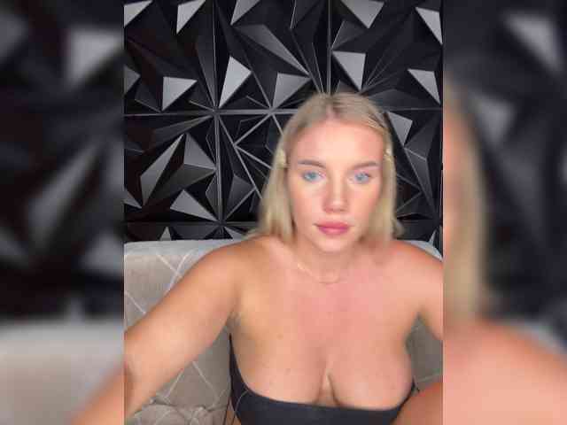 LYALYAtop webcam