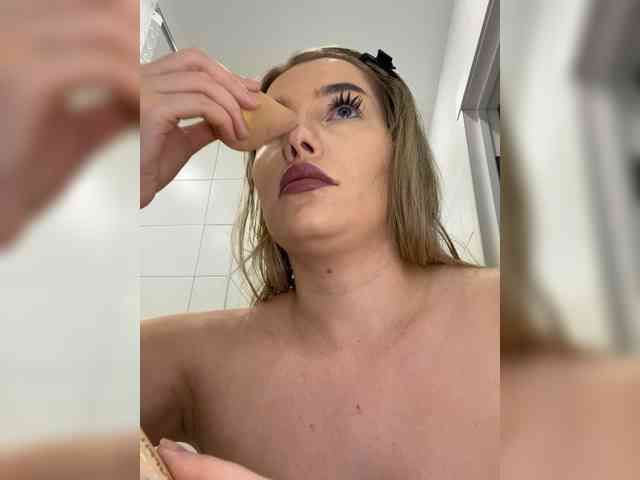 LYALYAtop webcam