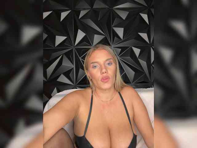 LYALYAtop webcam
