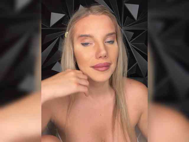 LYALYAtop webcam