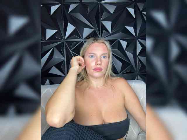 LYALYAtop webcam