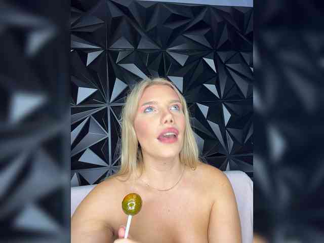 LYALYAtop webcam