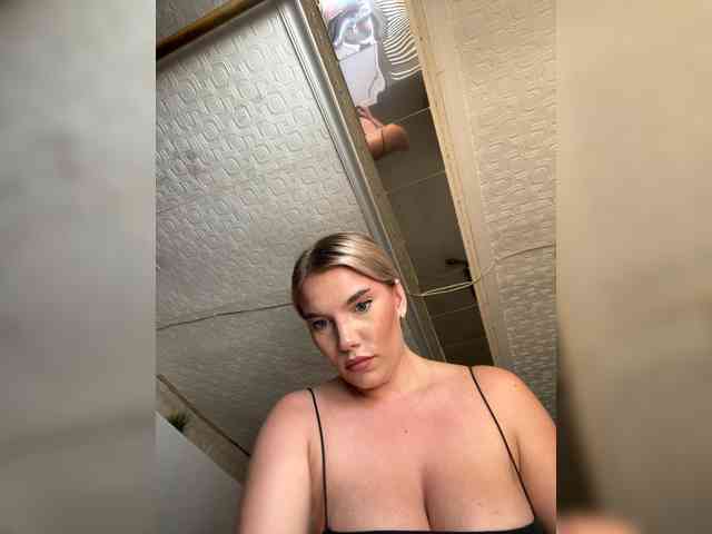 LYALYAtop webcam