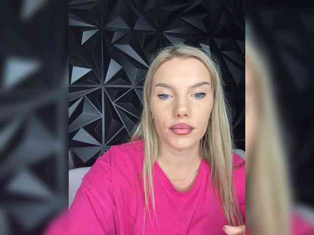 LYALYAtop webcam