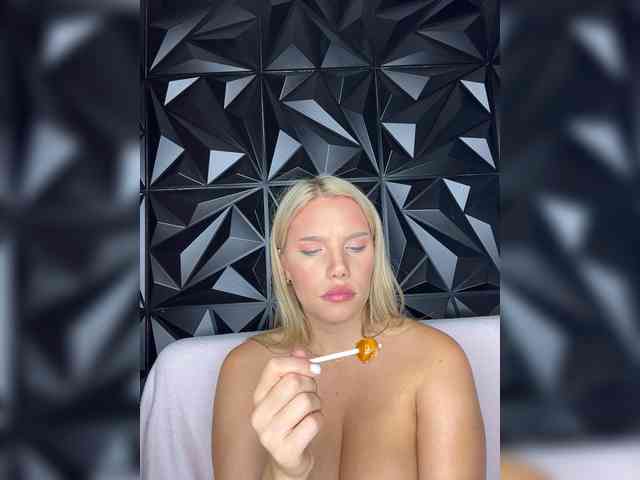 LYALYAtop webcam