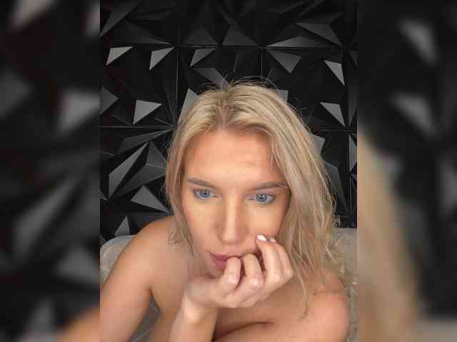 LYALYAtop webcam
