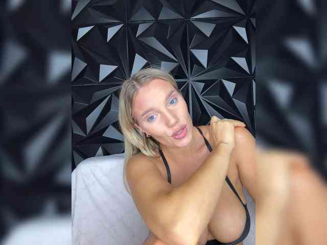 LYALYAtop webcam