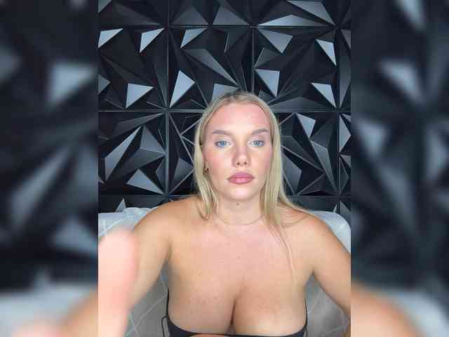 LYALYAtop webcam