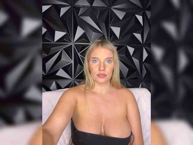 LYALYAtop webcam