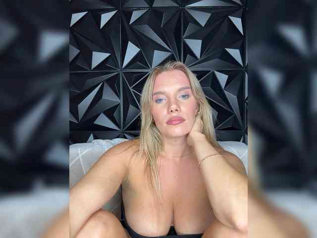 LYALYAtop webcam