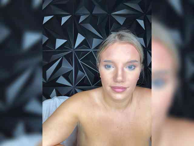 LYALYAtop webcam
