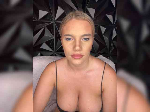 LYALYAtop webcam