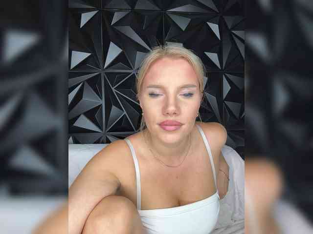 LYALYAtop webcam