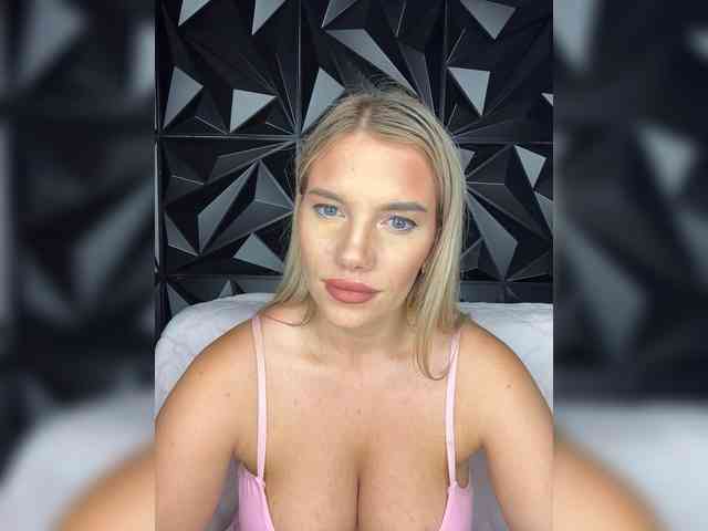 LYALYAtop webcam