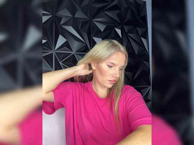 LYALYAtop webcam