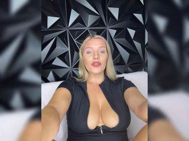 LYALYAtop webcam