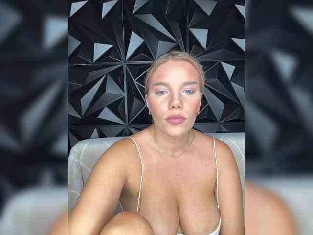 LYALYAtop webcam