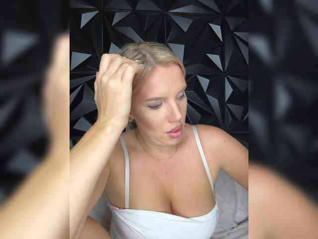 LYALYAtop webcam