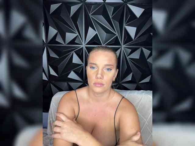 LYALYAtop webcam
