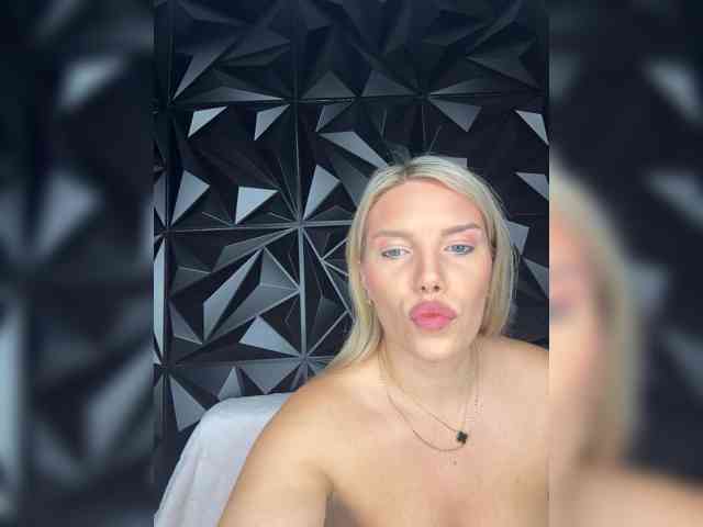 LYALYAtop webcam