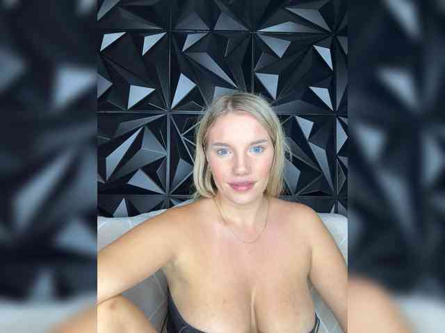 LYALYAtop webcam