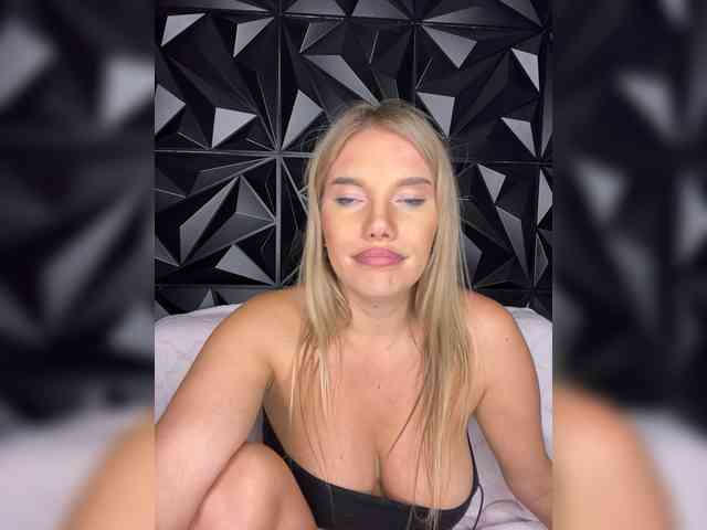 LYALYAtop webcam