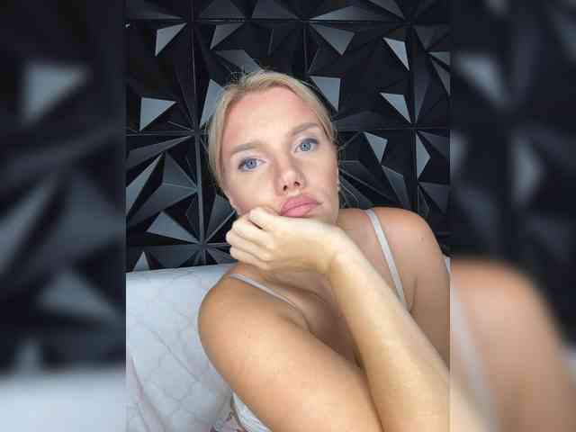 LYALYAtop webcam