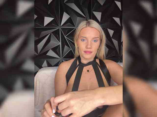 LYALYAtop webcam