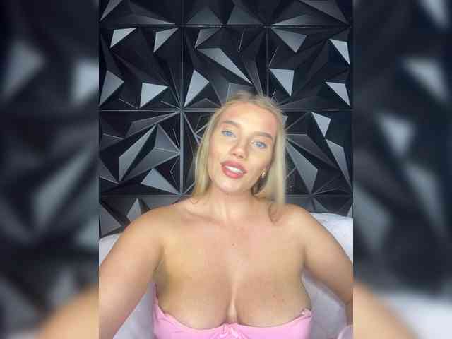 LYALYAtop webcam