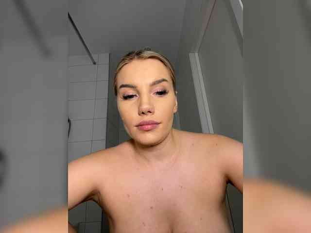 LYALYAtop webcam