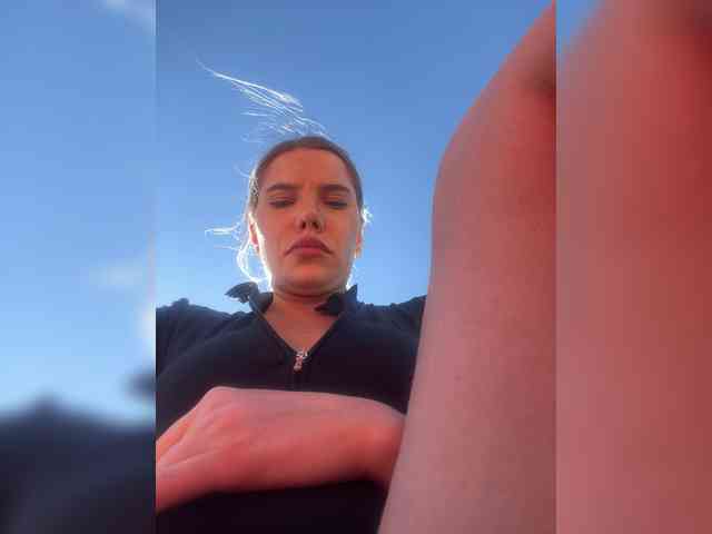 LYALYAtop webcam
