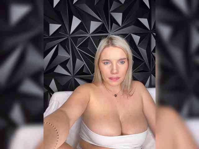 LYALYAtop webcam
