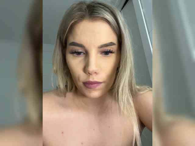 LYALYAtop webcam