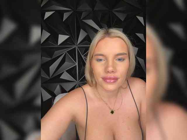 LYALYAtop webcam