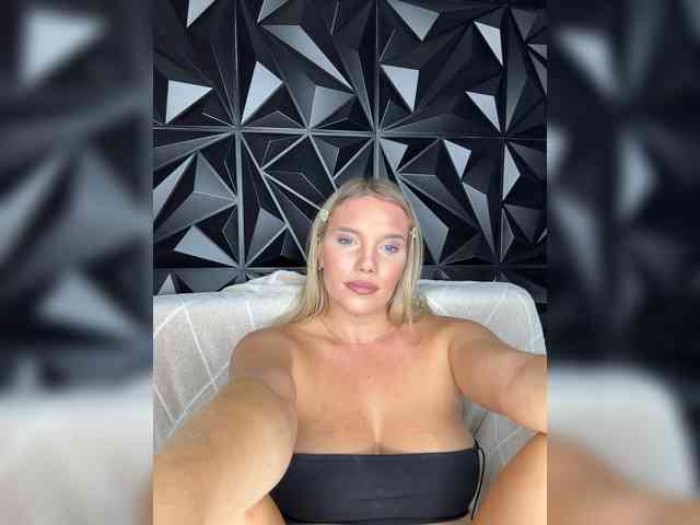 LYALYAtop webcam