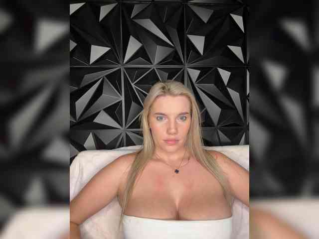 LYALYAtop webcam