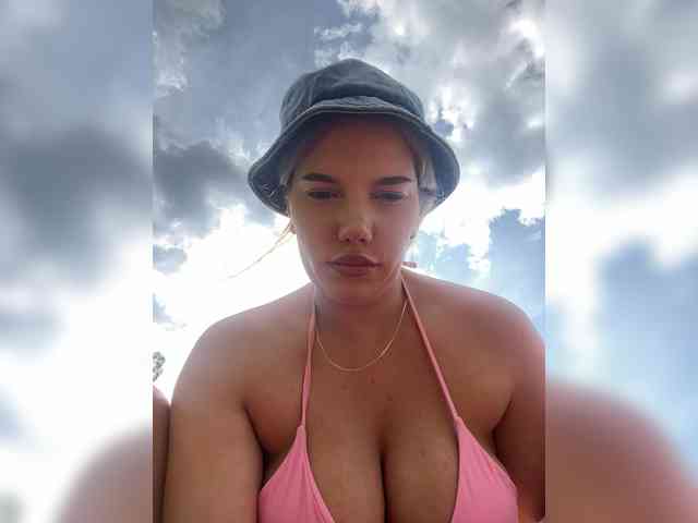 LYALYAtop webcam