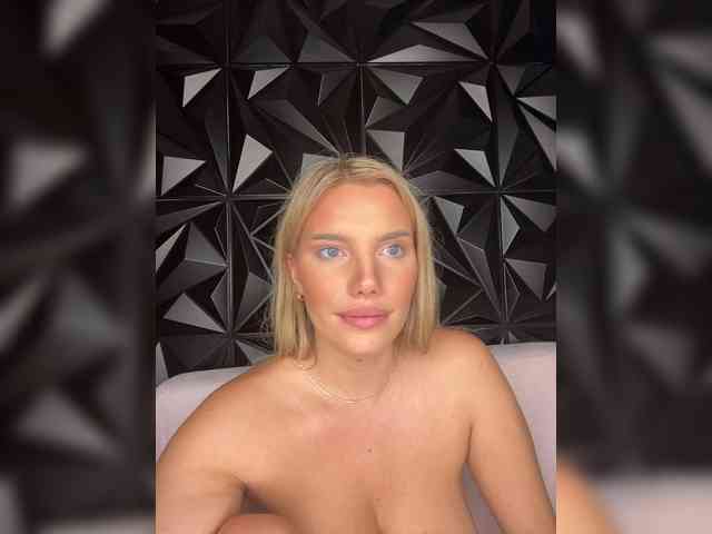 LYALYAtop webcam