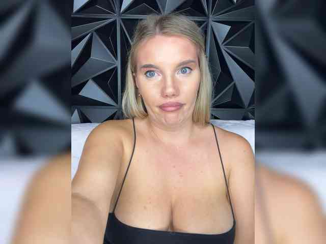 LYALYAtop webcam