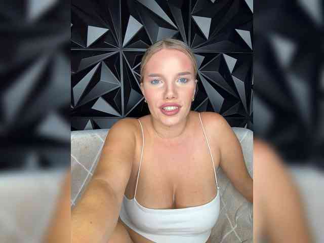 LYALYAtop webcam