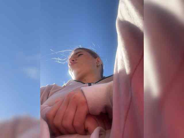 LYALYAtop webcam