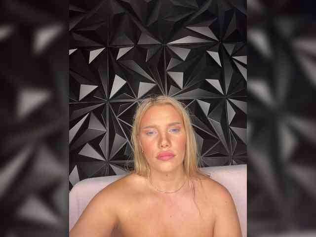 LYALYAtop webcam