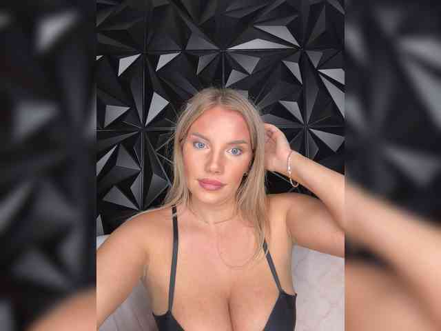 LYALYAtop webcam