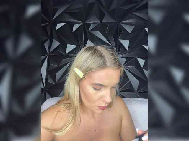 LYALYAtop webcam