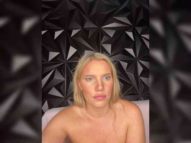 LYALYAtop webcam