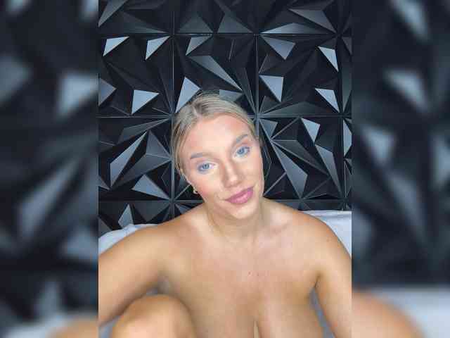 LYALYAtop webcam