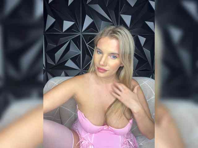 LYALYAtop webcam